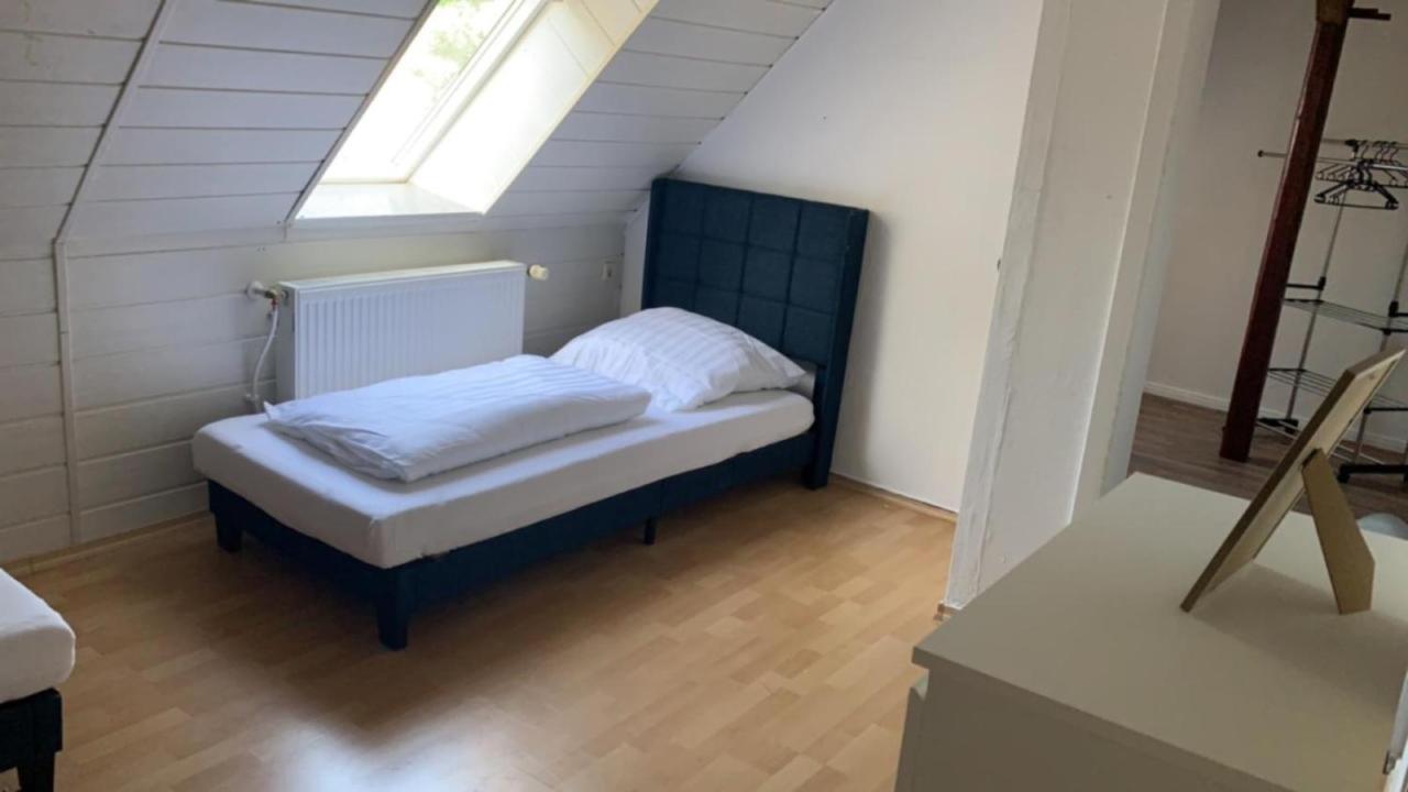 Zimmer In Wohnung Monteure Apartment Kuche Modern Enger Екстериор снимка