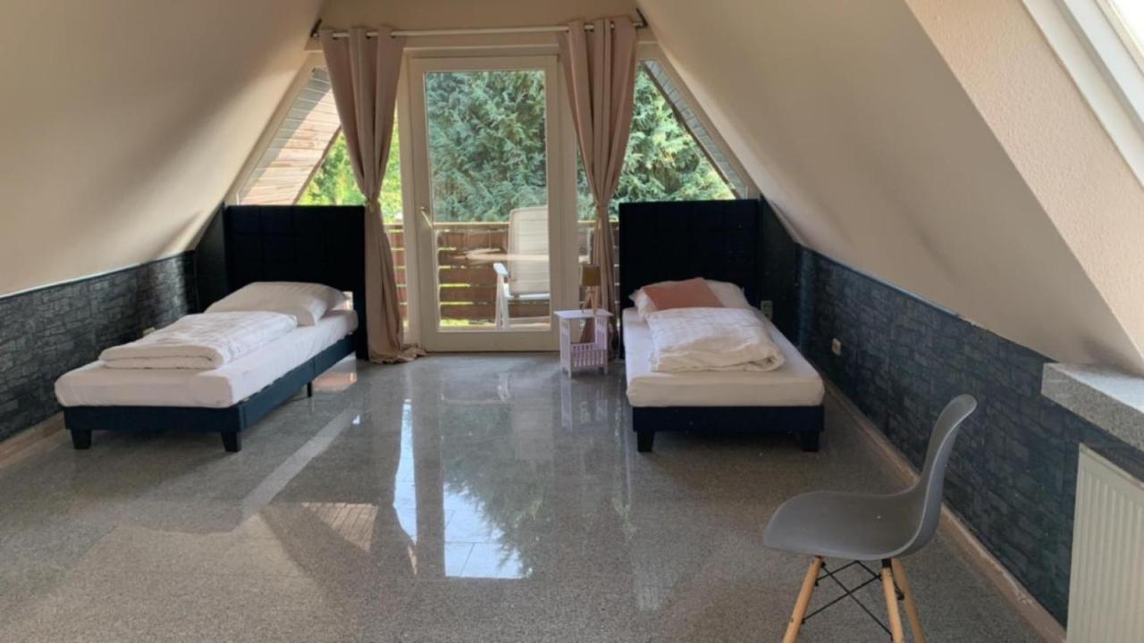 Zimmer In Wohnung Monteure Apartment Kuche Modern Enger Екстериор снимка