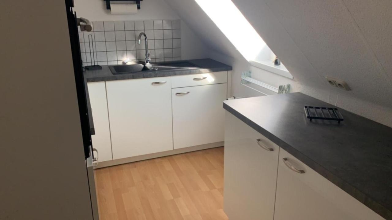 Zimmer In Wohnung Monteure Apartment Kuche Modern Enger Екстериор снимка